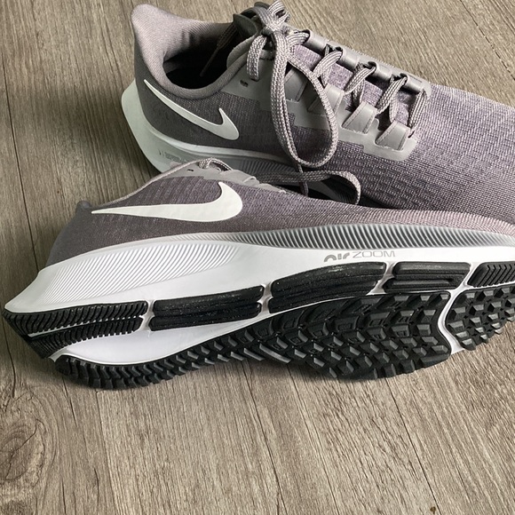 NWOT Rare Women’s Nike Air Zoom Pegasus 37 Running Shoes - Picture 9 of 16